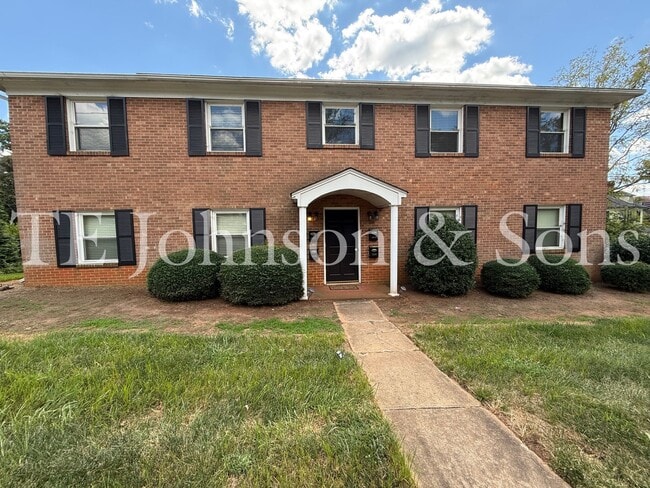 Building Photo - Newly Renovated 2 Bedroom Apartment in Wes... Unit 1234 Forsyth Street