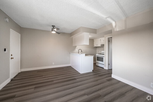 1 habitación, 1 baño - 440 pies cuadrados - Sala de estar - South Pointe Apts