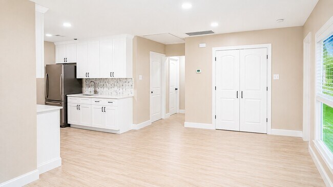 1206 Pinewood Ln