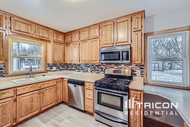 Photo - 406 E River St