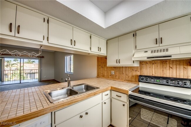 Photo - 4616 SE 6th Ave Unit 202