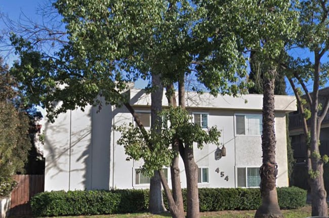 Building Photo - 454 S Oak Knoll Ave Unit 3