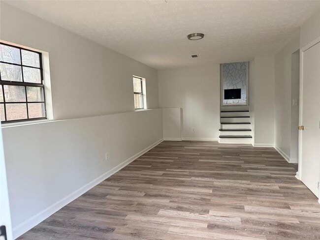 Photo - 1909 Suwanee Valley Rd NW