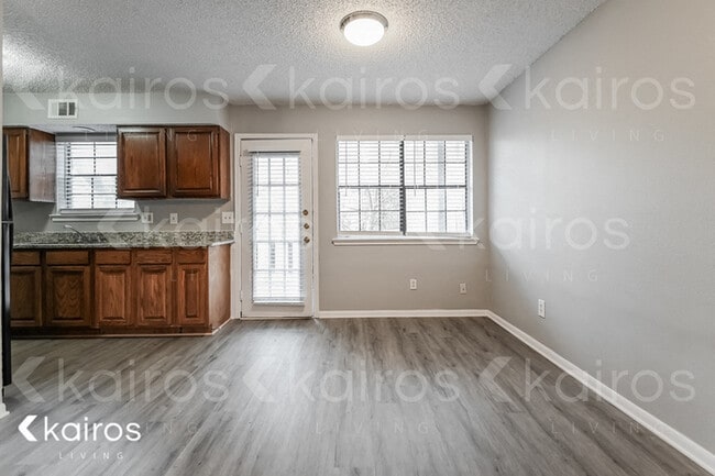 Photo - 820 Courtenay Pl