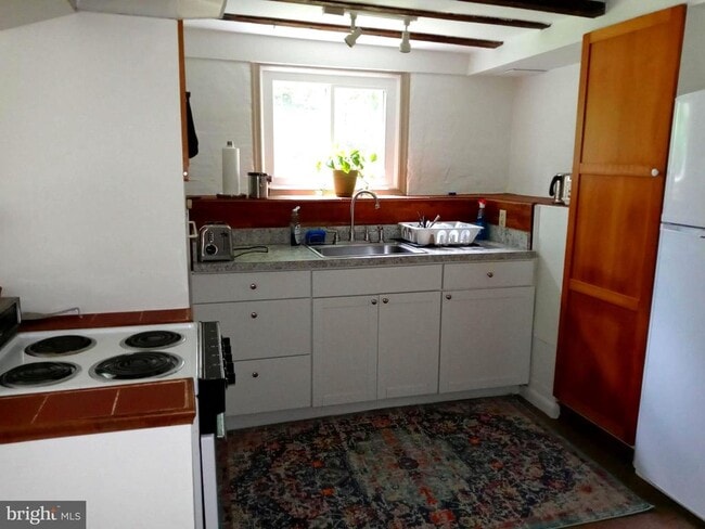 Photo - 360 Marlborough Rd