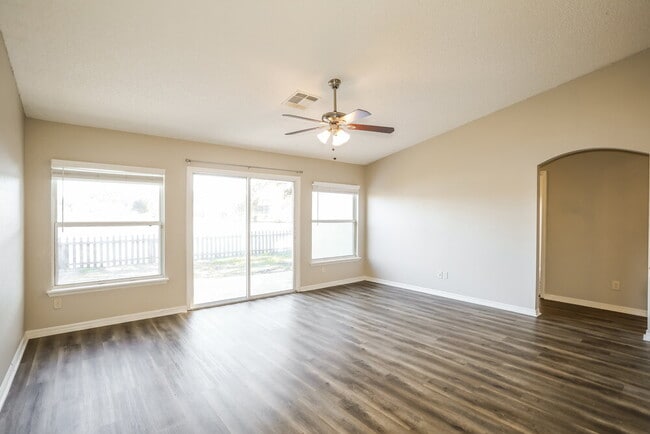 Photo - 975 Deer Spring Dr