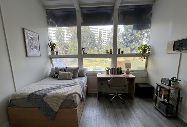 Building Photo - 547 Gayley Ave