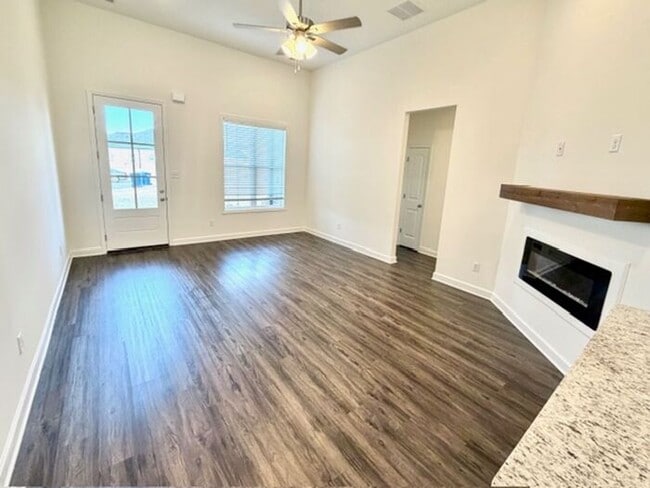 Photo - Now Leasing a 5-Bedroom 3 Bath Home in Horn Lake, MS.