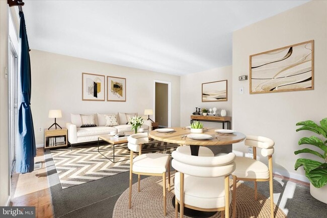 Building Photo - 10631 Weymouth St Unit 10631