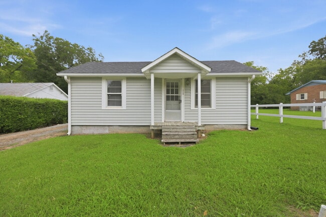 Photo - 715 Larry Ave