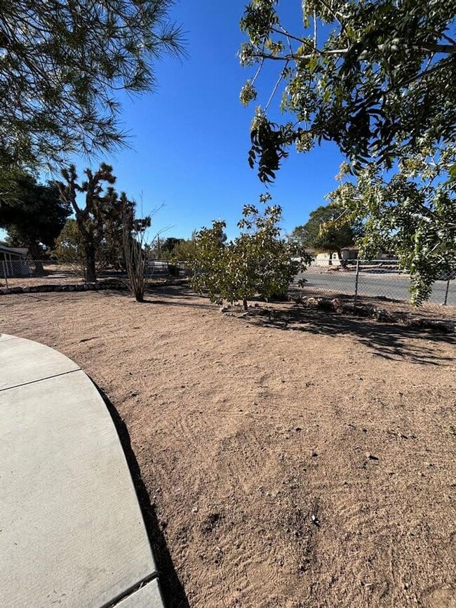 Photo - 7423 Dumosa Ave