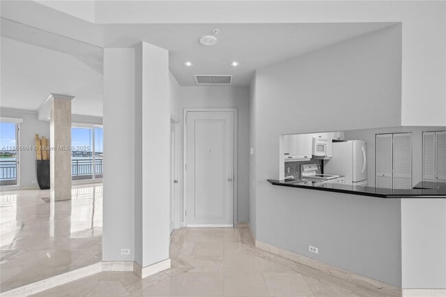 Photo - 888 Brickell Key Dr Unit 408