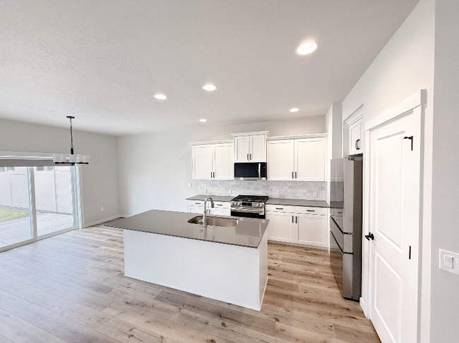 Photo - 222 W Haniken St