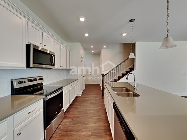 Photo - 789 Carnaby Ln