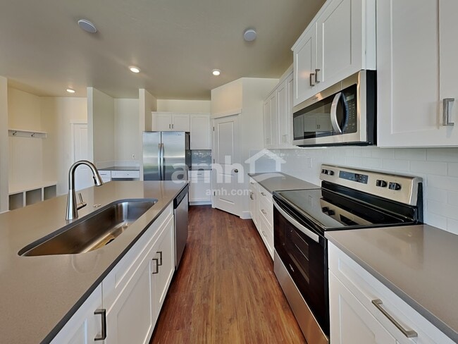 Photo - 716 S Rocker Ave