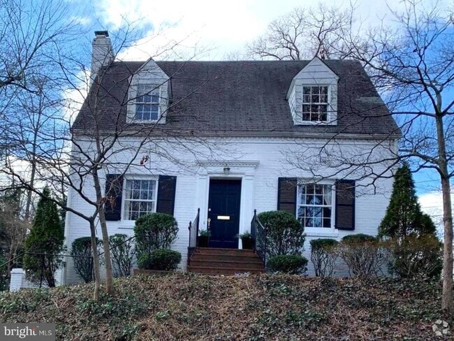 Building Photo - 1628 N Harrison St Rental