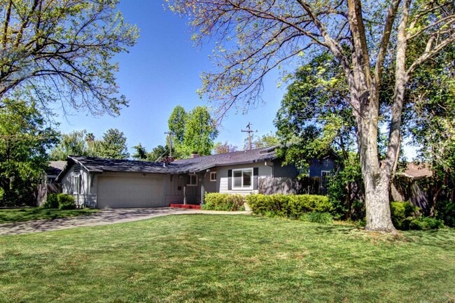 Building Photo - Adorable College Green 3 BDRM 2 BATH avail...