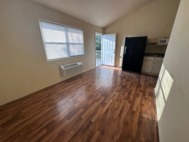 Photo - 4986 Raintree Cir