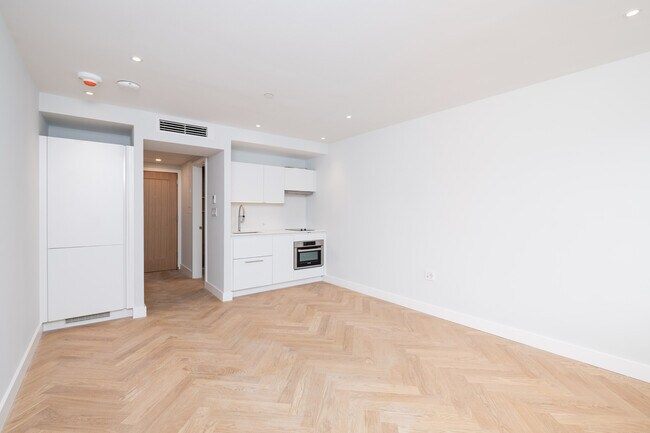 Building Photo - 52 Charlesgate E Rental
