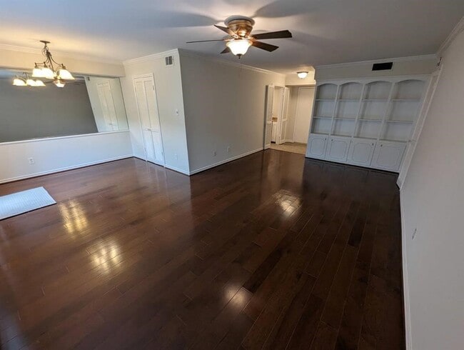 355 N Post Oak Ln Unit 638