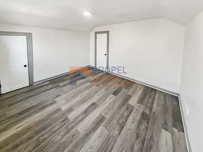 Photo - 9142 Yorkshire Rd