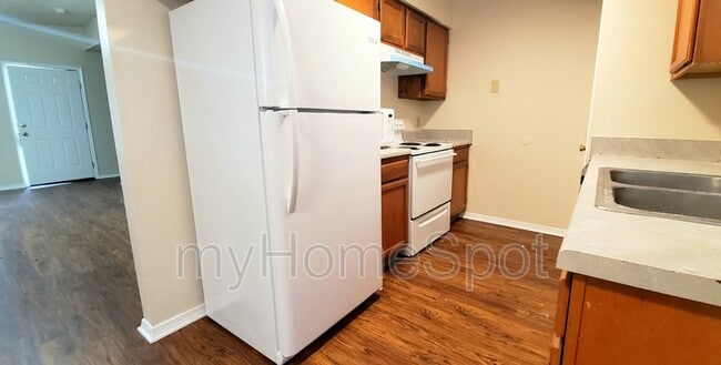 Photo - 425 Pine Crescent Way