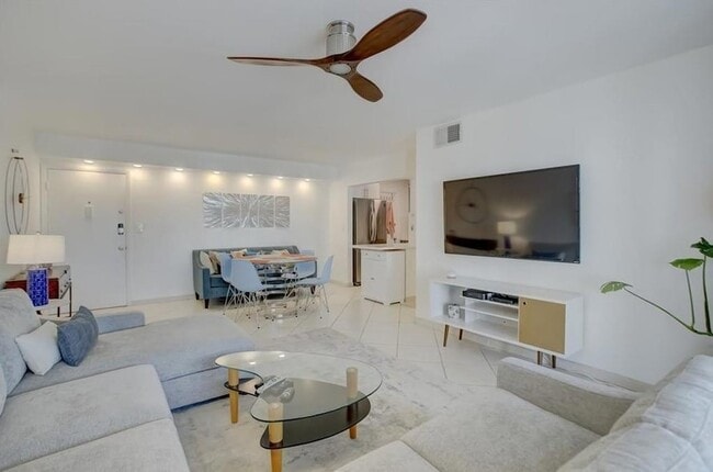 Photo - 3020 NE 16th Ave Unidad 304