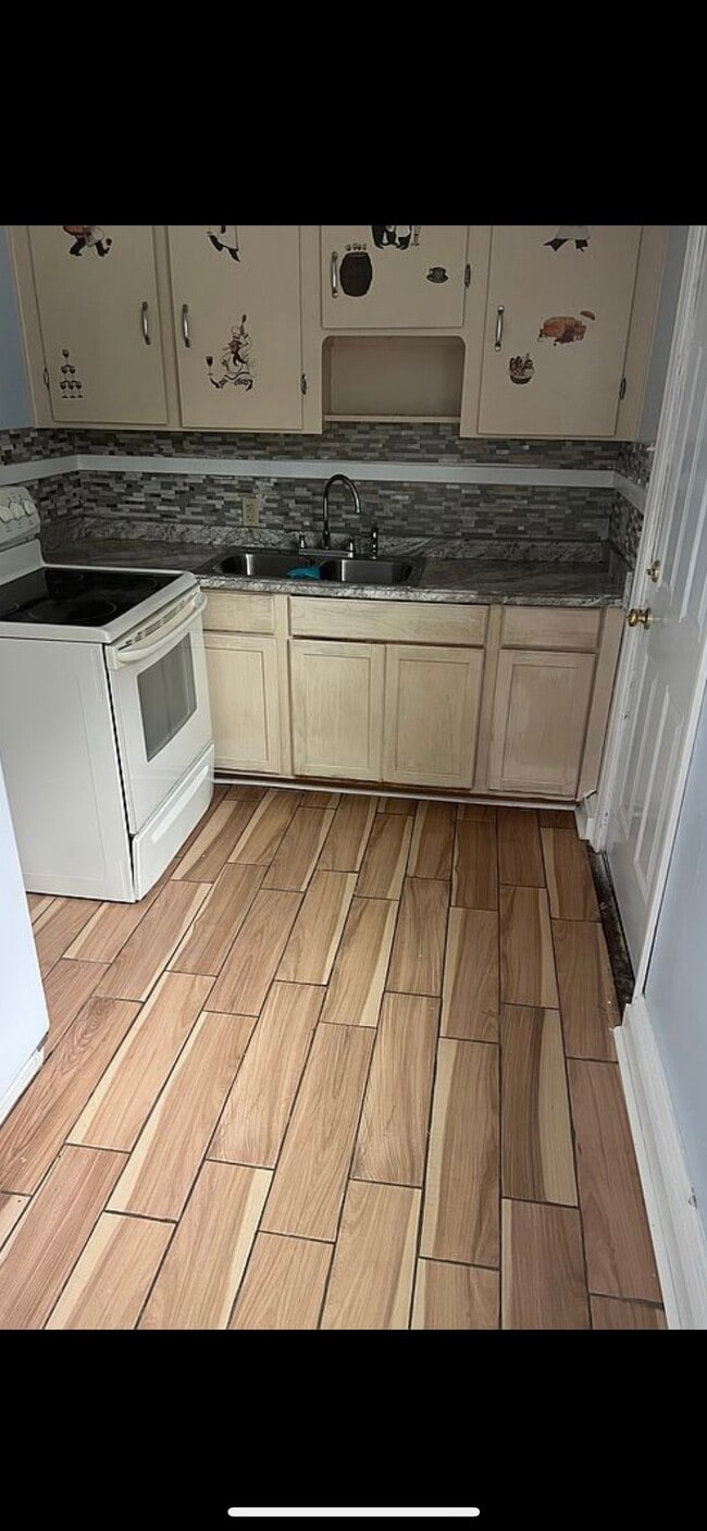 Photo - 511 Avondale Ct