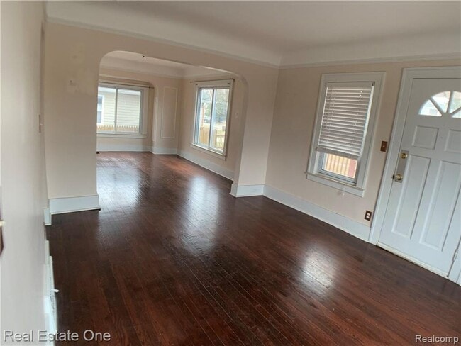 Photo - 3342 Buckingham Ave