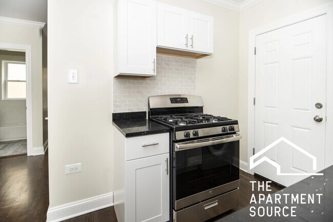 Photo - 3817 N Greenview Ave Unit 2W
