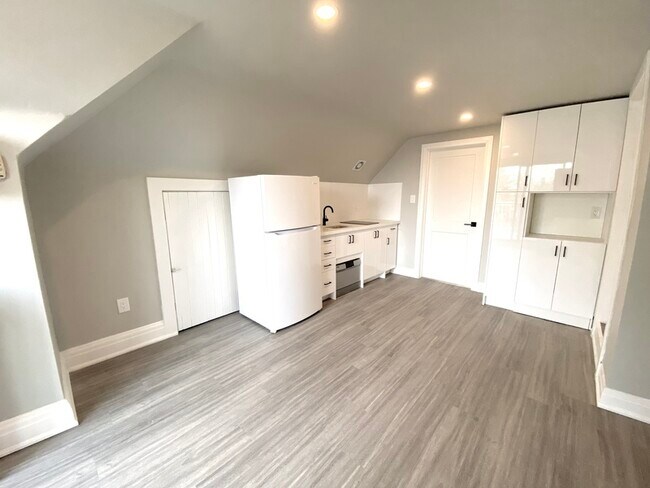 Photo - 953 Montclair Ave Unit 3