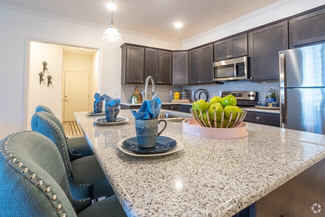 2BR, 2BA - 1,193 SF - Kitchen