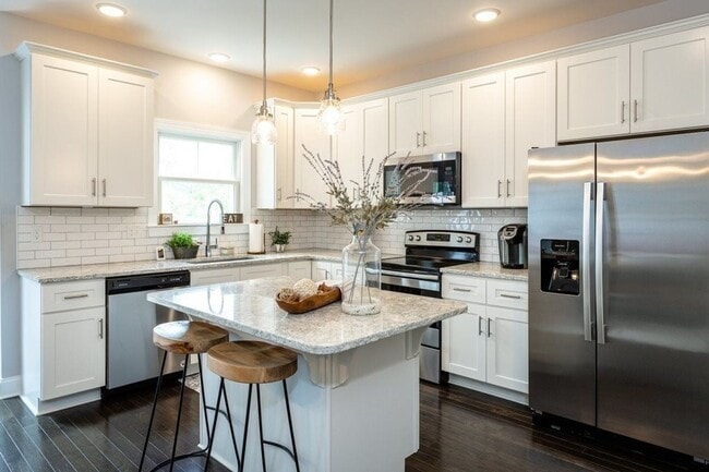 Photo - Exceptional and Spacous Townhouse!