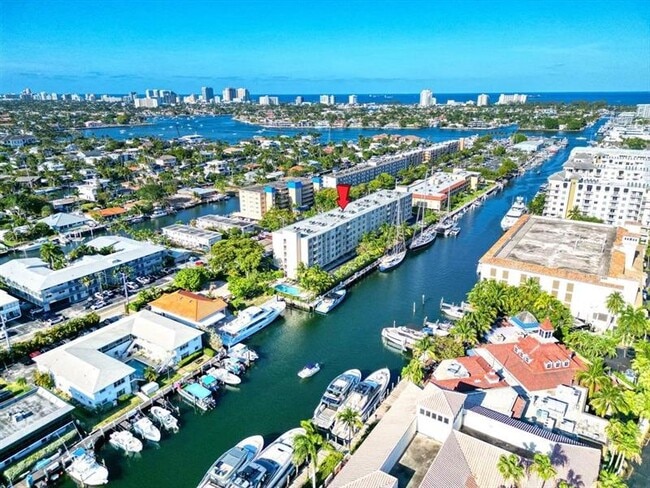 Building Photo - 1600 SE 15th St Unit 607