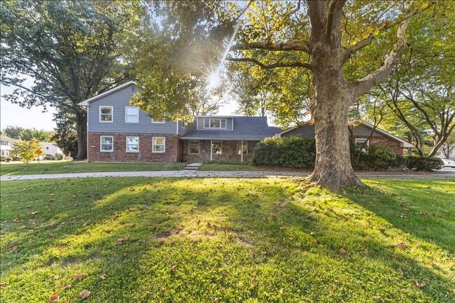 Building Photo - Magnificent 6 bedroom house in desirable H...