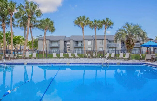 Building Photo - Oaks on Monument