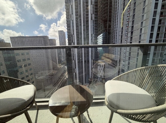 Photo - 121 NE 5th St Unidad SI FL35-ID1505779P