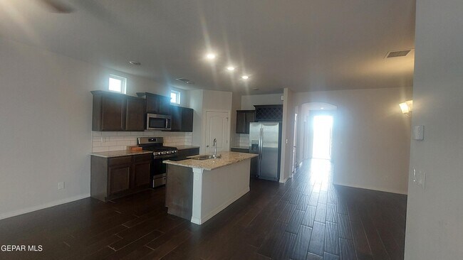 Photo - 13000 Shildon St