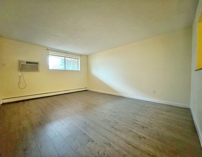 Photo - Luxury 2 bed condo includes Heat, hot wate...