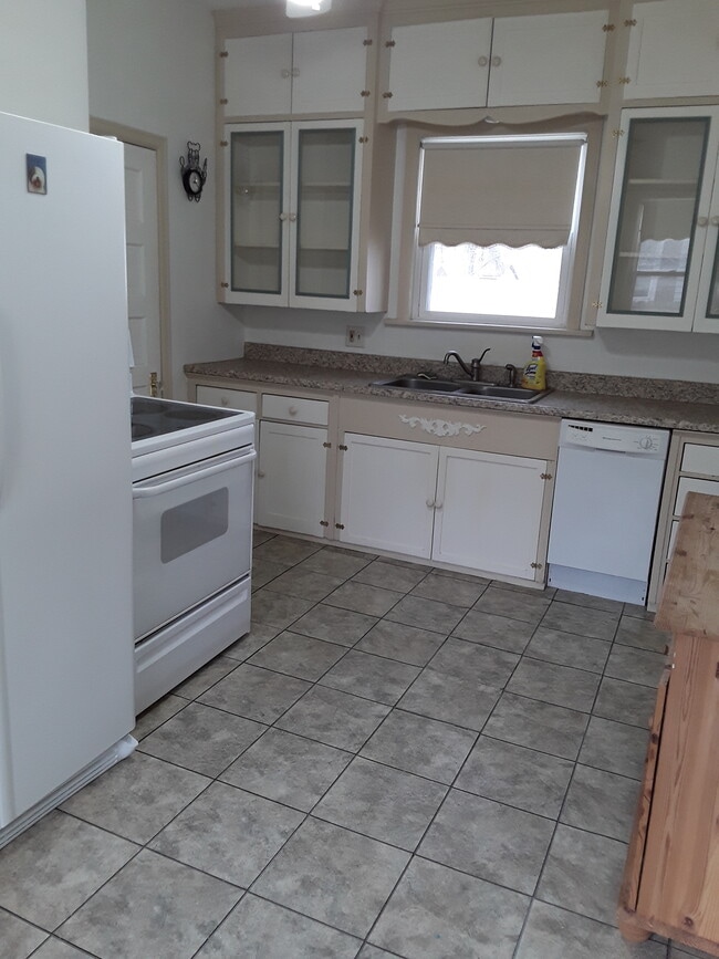 kitchen - 802 Cherry St