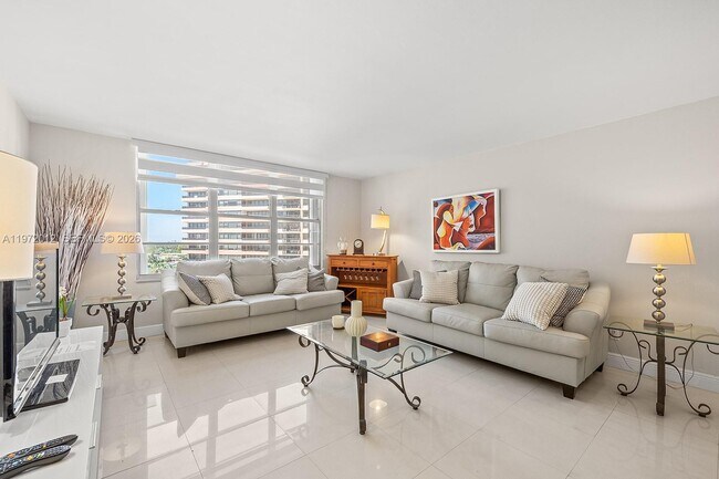 Photo - 5161 Collins Ave Unit 910
