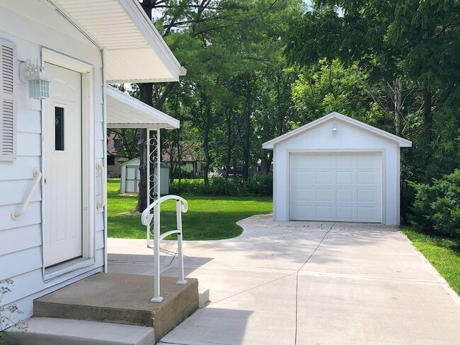 Photo - 213 N 5th Ave