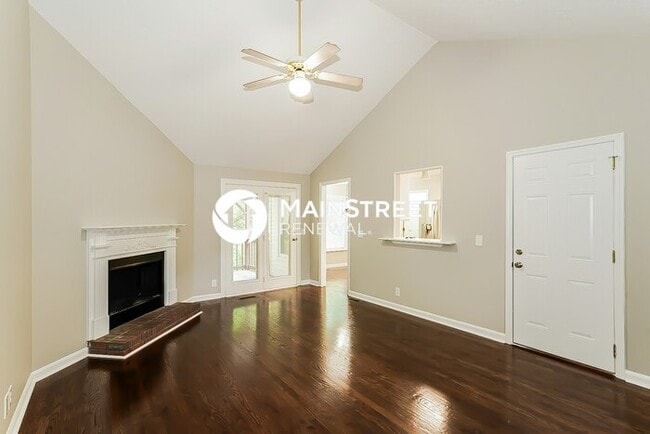 Photo - 3 Bedroom Pet-Friendly Home in NASHVILLE, TN with Main Street Renewal