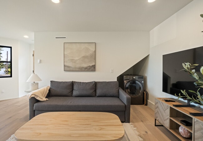Photo - 10679 Rainier Ave S Unidad SI ID1607428P