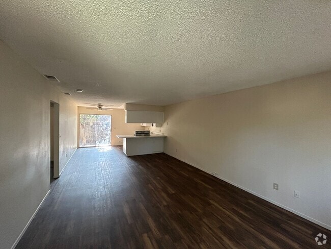 Building Photo - 93 E Hazelwood Dr Unit 93 E. Hazelwood #B Rental