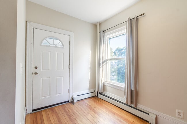 Front entrance way - 290 Field Street Unit Upstairs Apartment