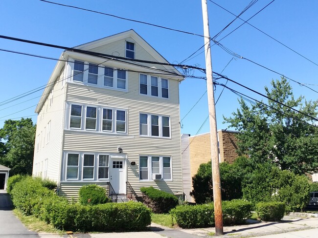 Building Photo - 29 Halmstad St Unit 3