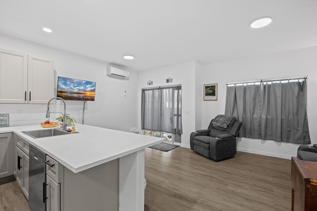 Photo - Sutherlin 3 Bedroom Townhouse!