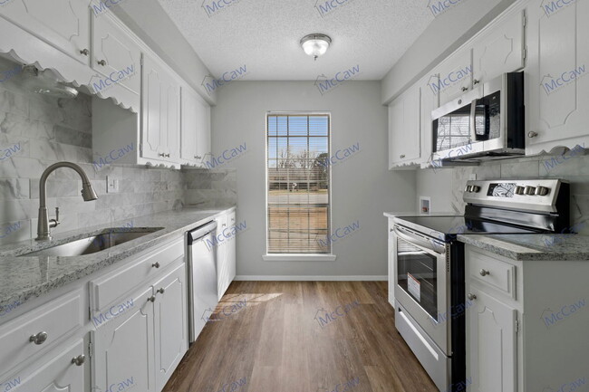 Photo - 308 E Fairlane Dr