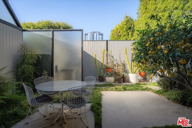 Photo - 1570 La Baig Ave Unit A